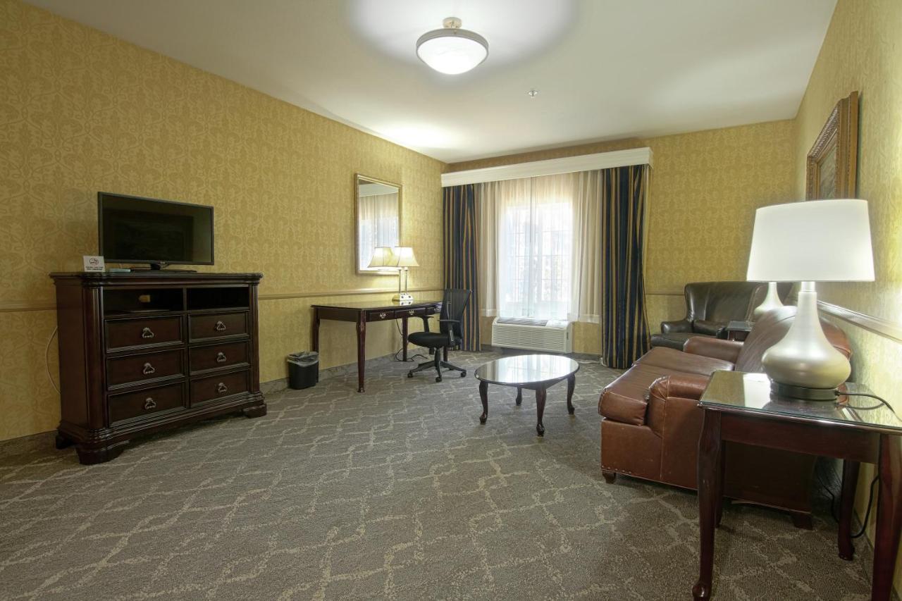 Azure Hotel&Suites Ontario Trademark Collection By Wyndham Экстерьер фото