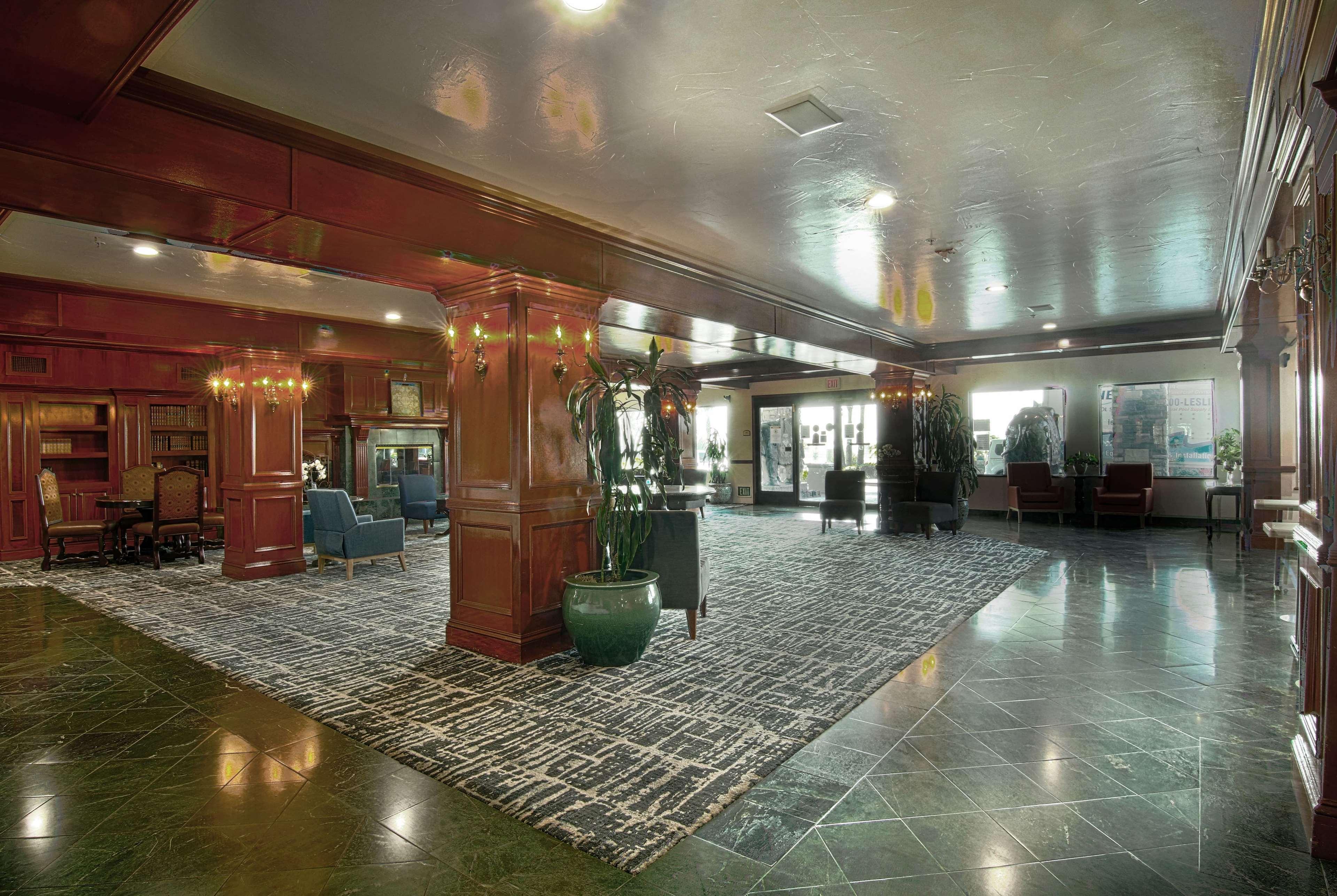 Azure Hotel&Suites Ontario Trademark Collection By Wyndham Экстерьер фото